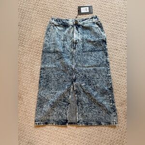 NWT “Who What Wear” acid wash denim midi skirt. Size 2.